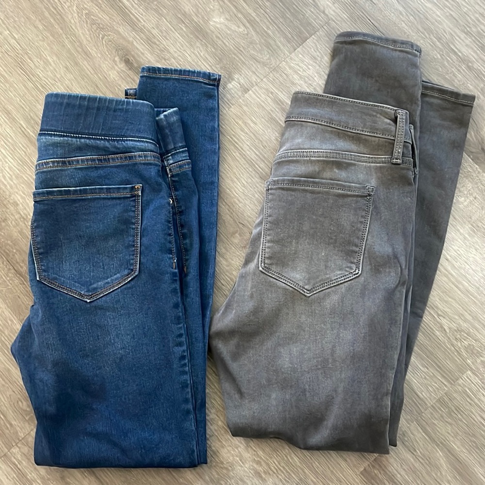 2 pairs of Old Navy jeans-4 petite/short